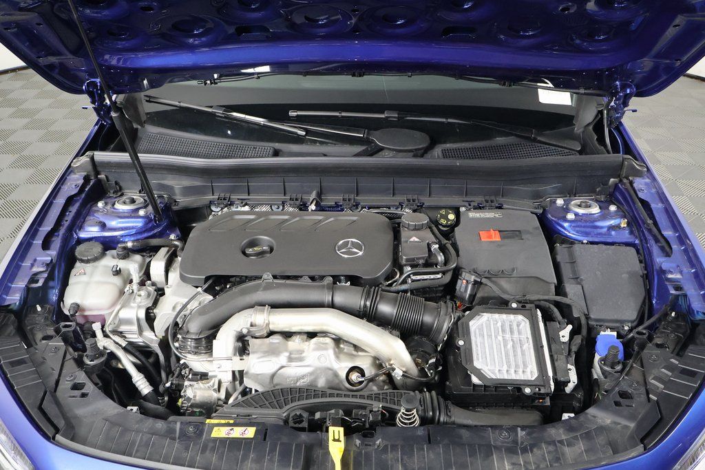 2026 Mercedes Benz GLB 250 photo 9
