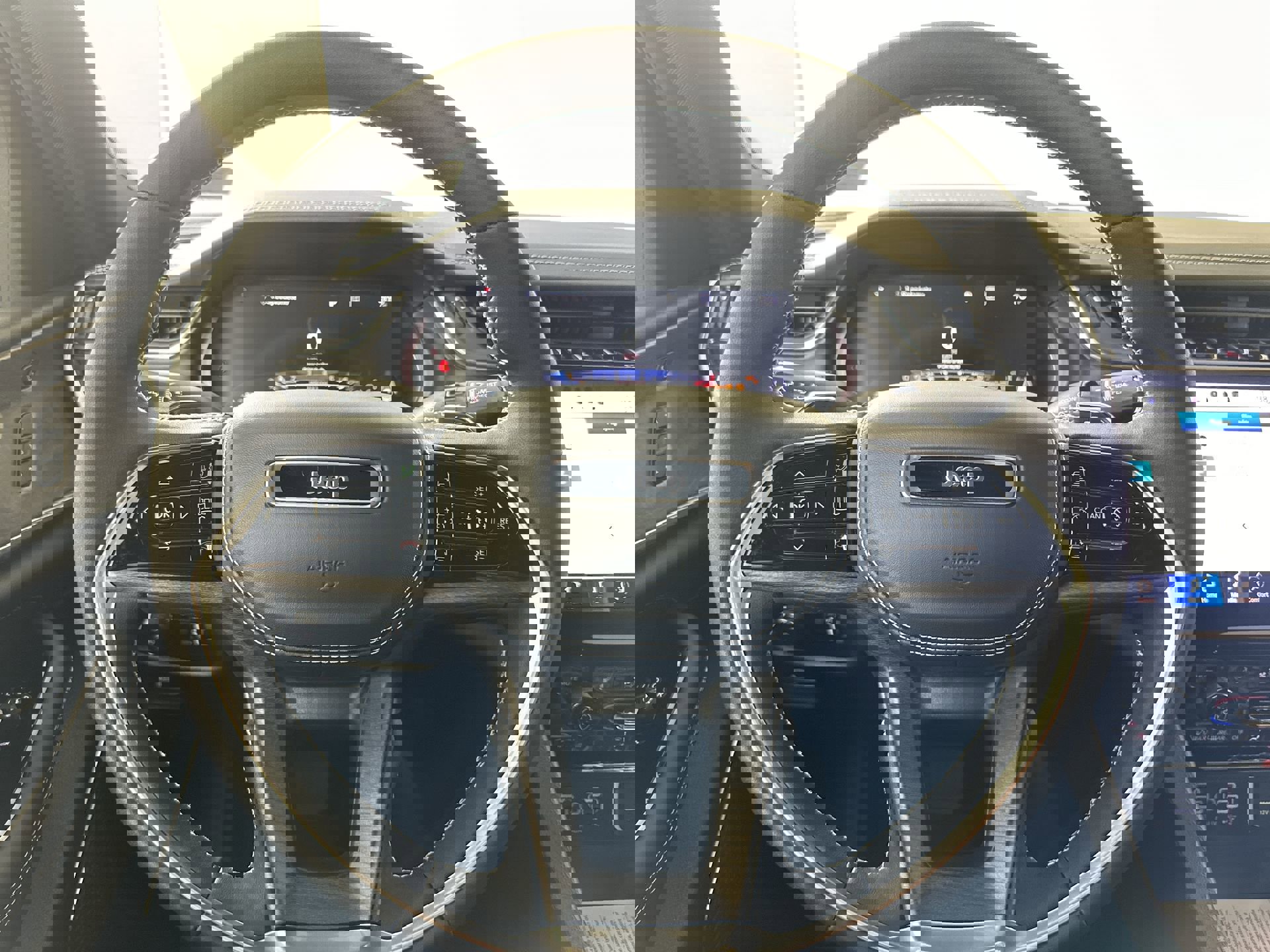 2025 Jeep Grand Cherokee Overland photo 14
