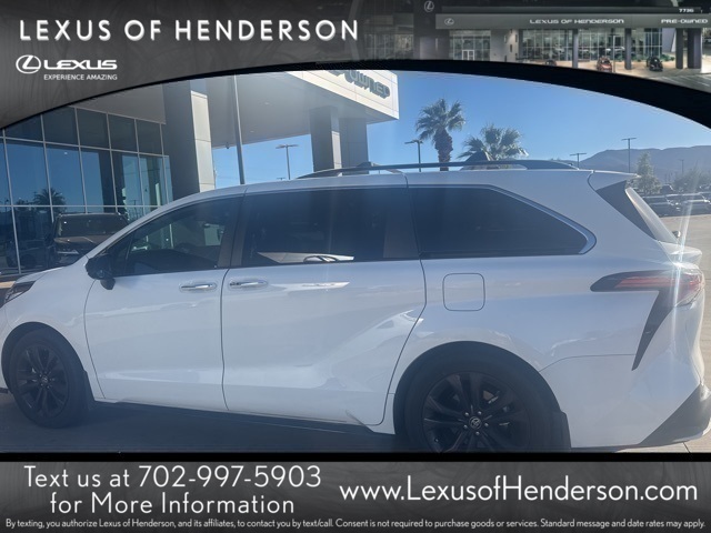 2023 Toyota Sienna XSE's photo