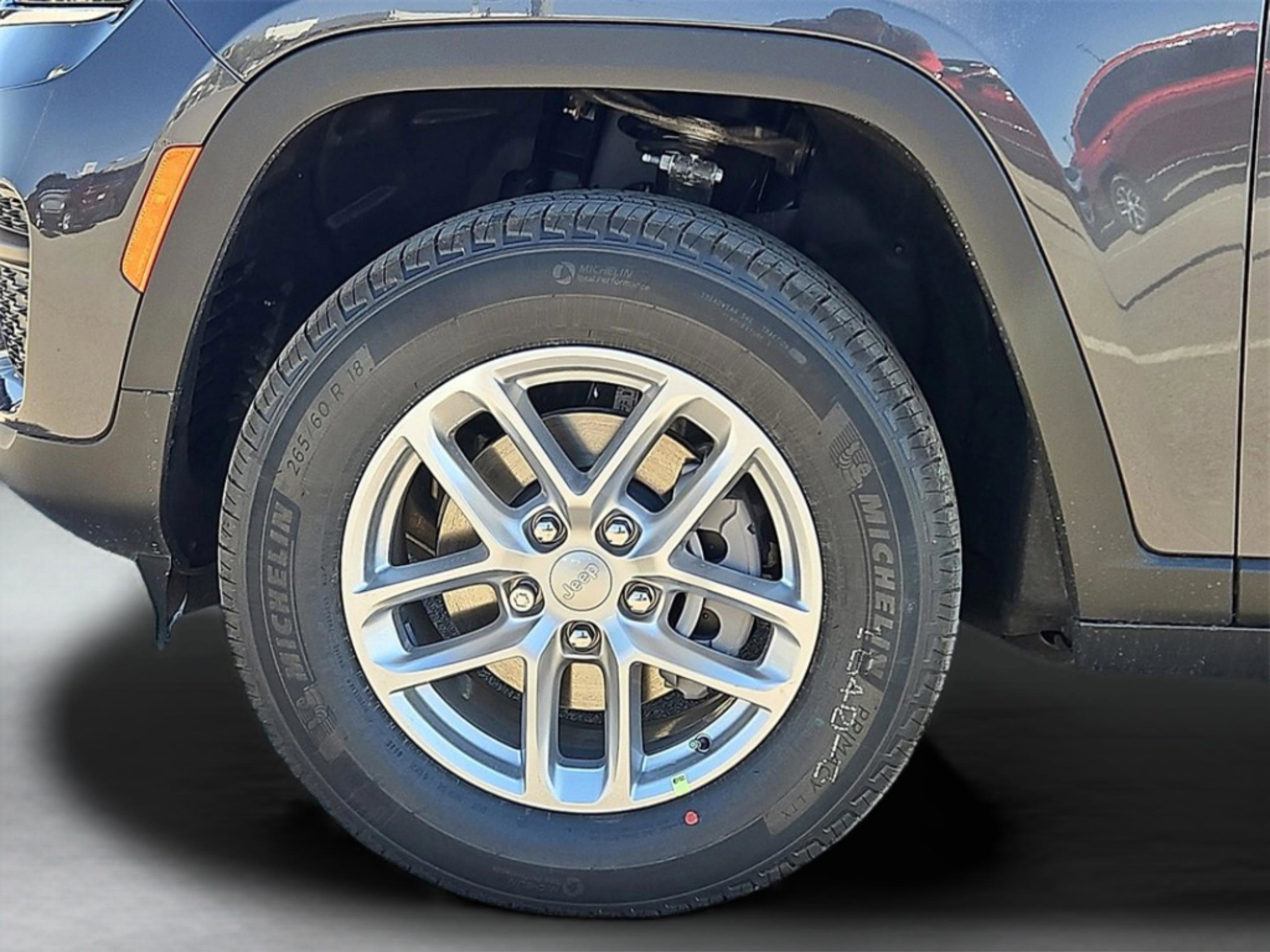 2025 Jeep Grand Cherokee Laredo X photo 6