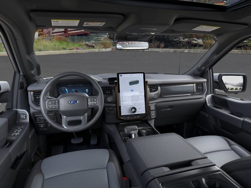 2025 Ford F-150 Lightning Lariat photo 9