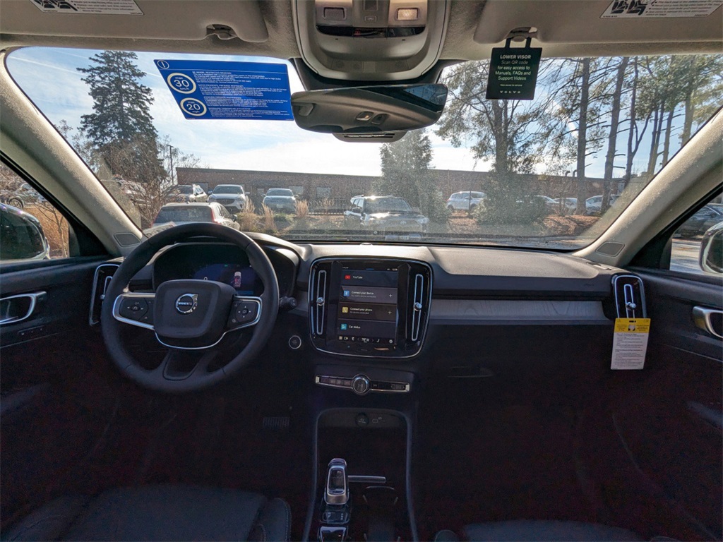 2025 Volvo XC40 Plus photo 10