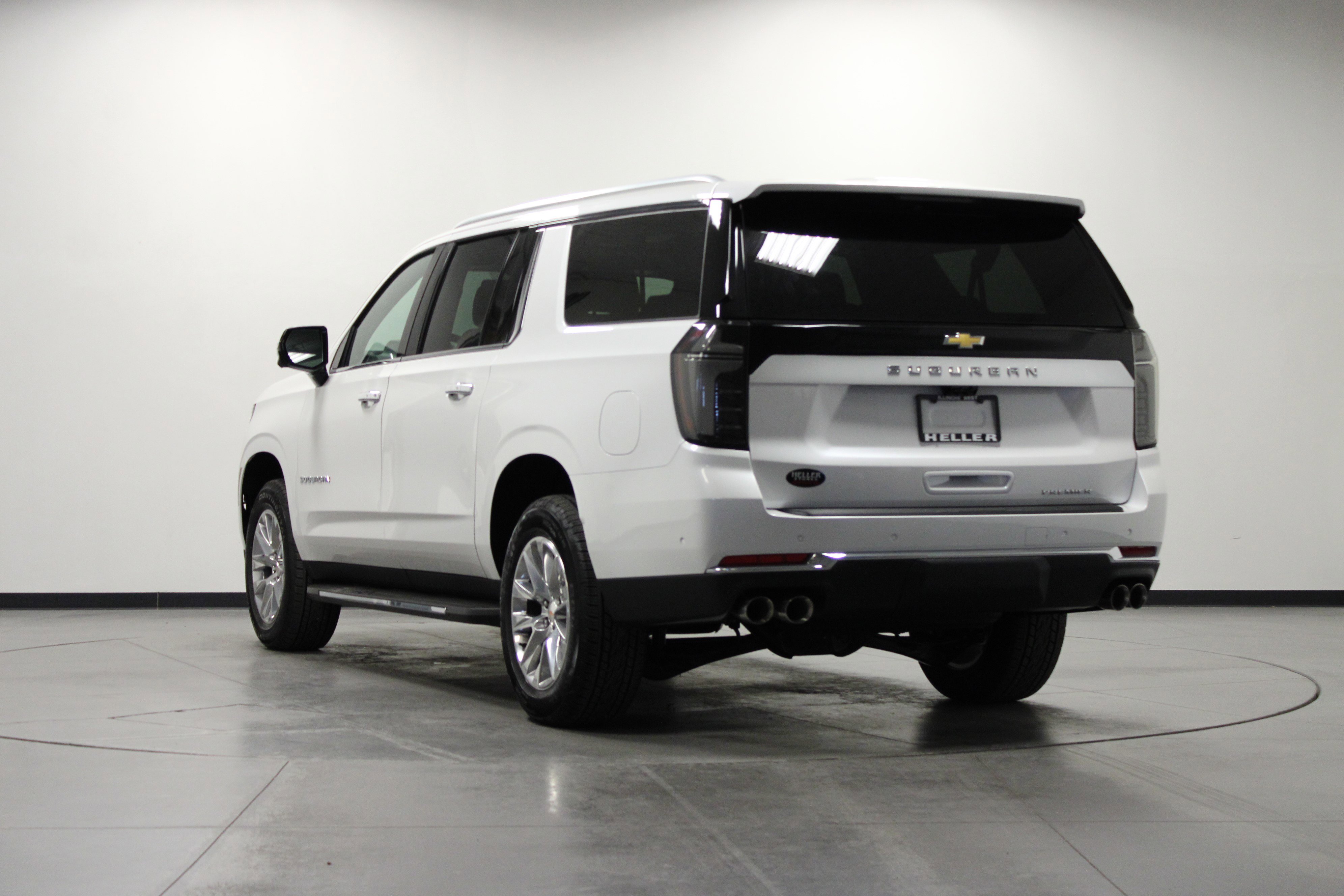 2025 Chevrolet Suburban Premier photo 4