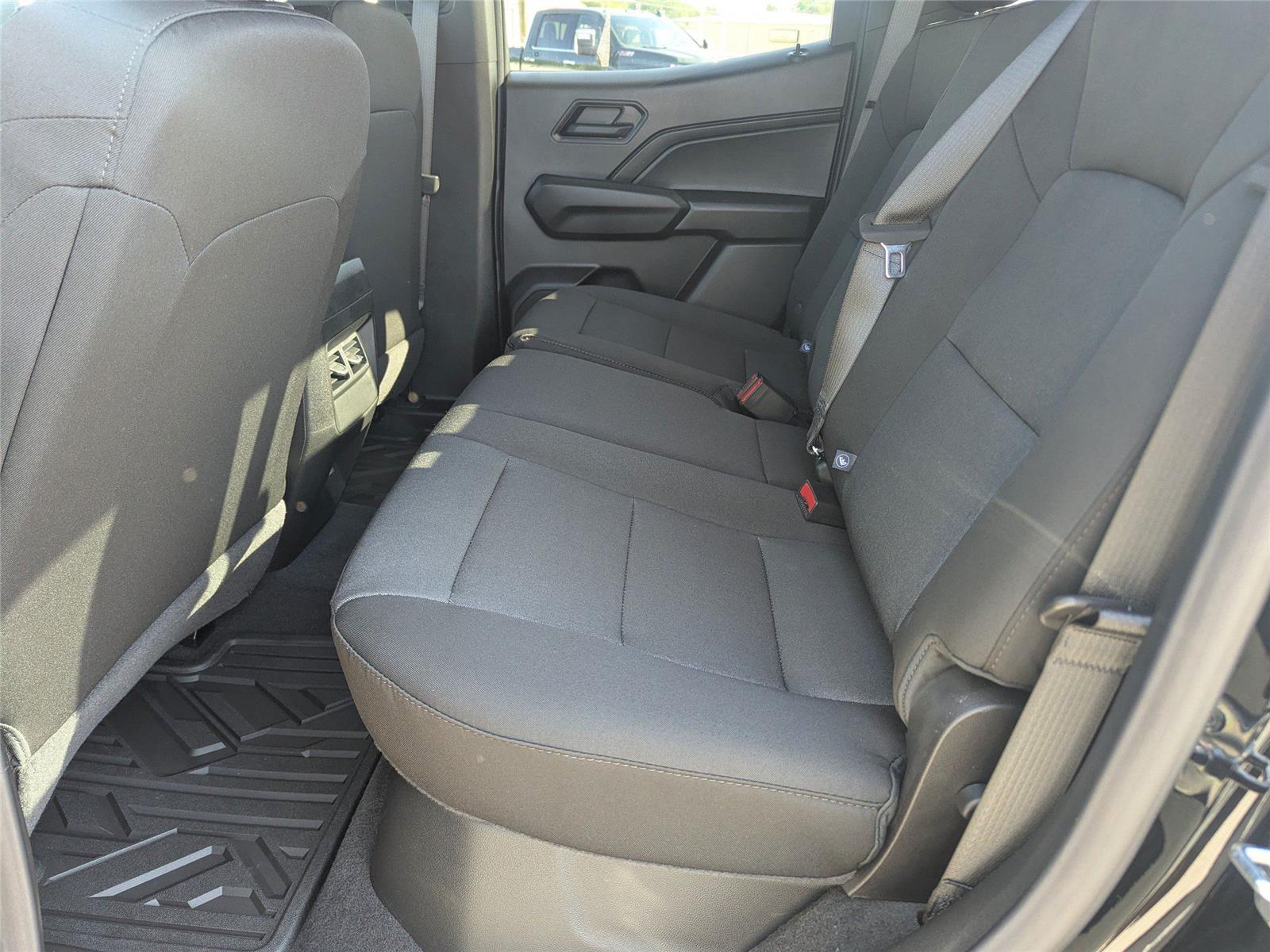 2025 Chevrolet Colorado LT photo 17