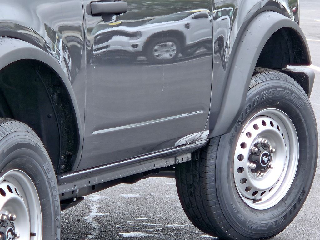 2025 Ford Bronco Base photo 6