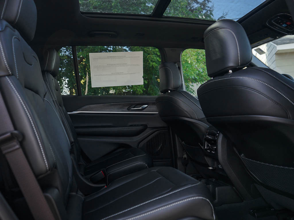 2025 Jeep Grand Cherokee Limited photo 11