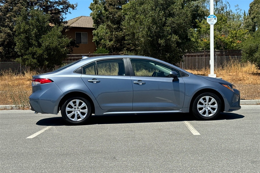 2025 Toyota Corolla LE photo 2