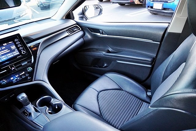 Used 2021 White Toyota SE Nightshade image 19