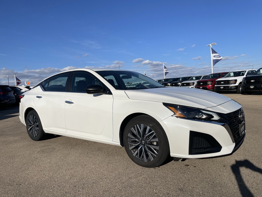 2024 Nissan Altima 2.5 SV photo 2