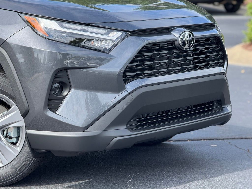 2025 Toyota RAV4 Hybrid LE photo 2