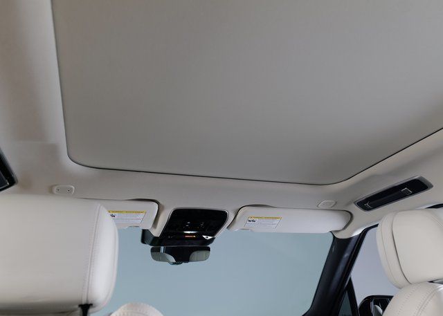 2024 Land Rover Range Rover SE photo 21