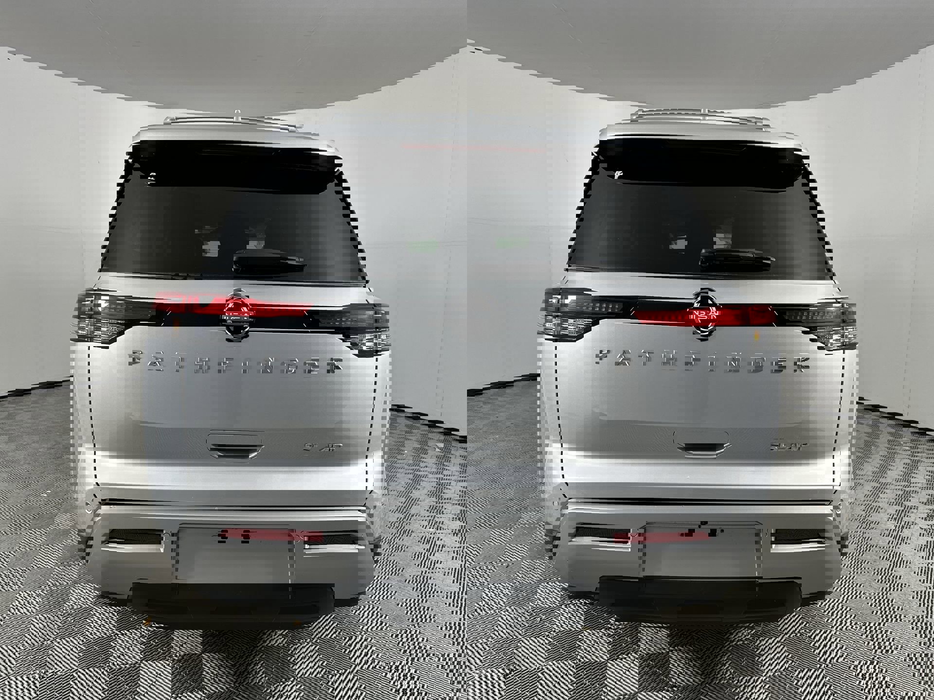 2025 Nissan Pathfinder SL photo 4