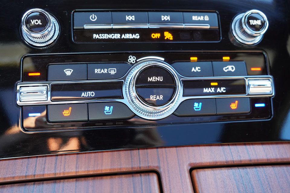 2024 Lincoln Navigator Reserve Luxury Monochromatic photo 31
