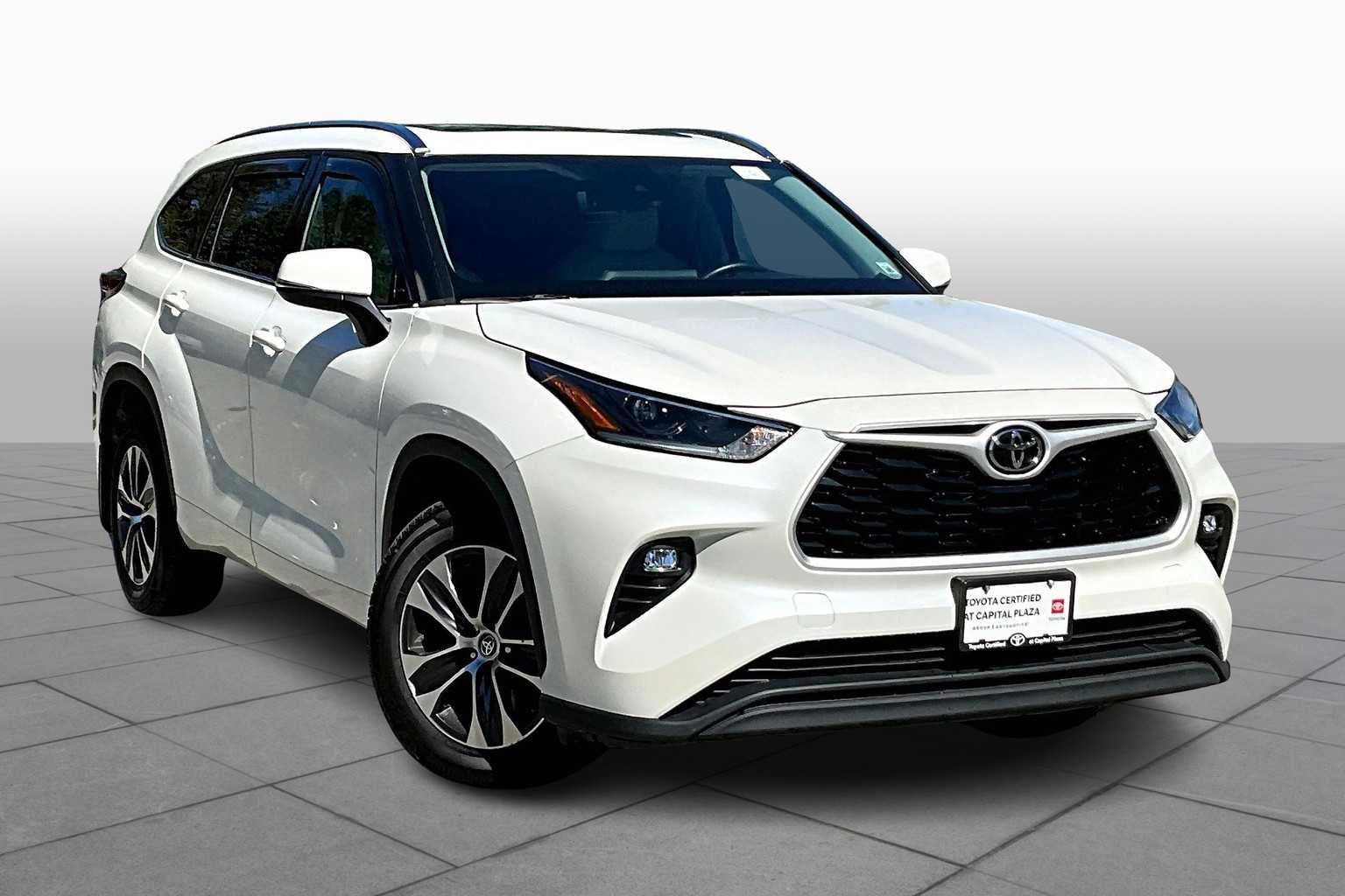 2021 Toyota Highlander XLE photo 3