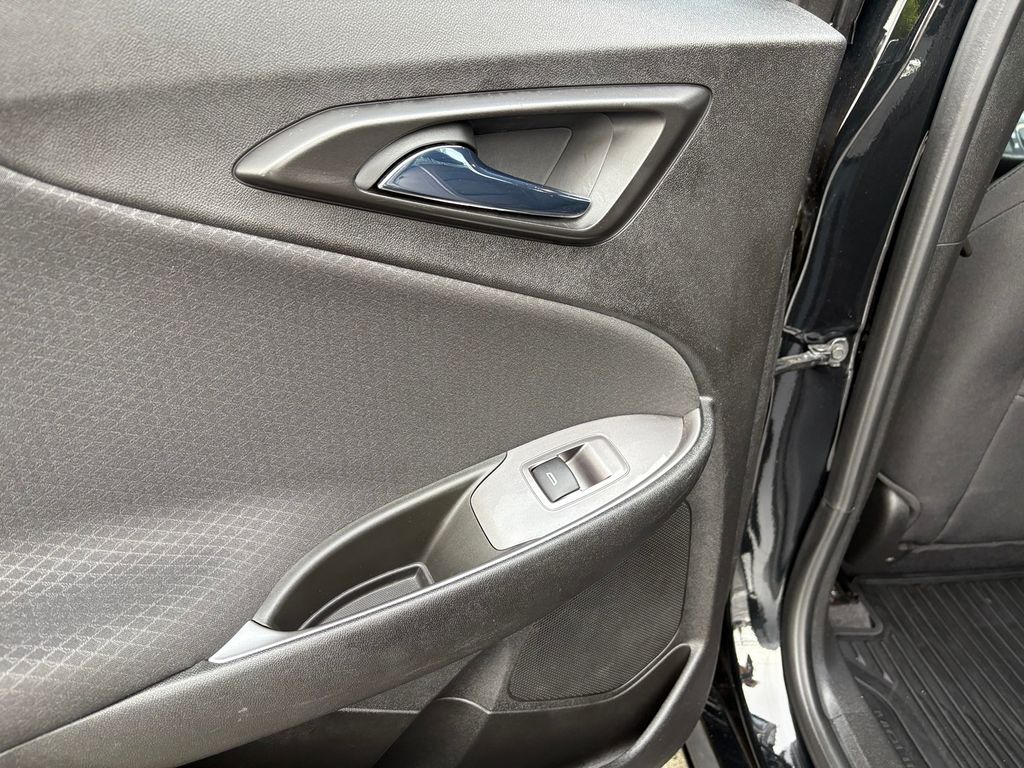 2020 Chevrolet Malibu LS photo 24