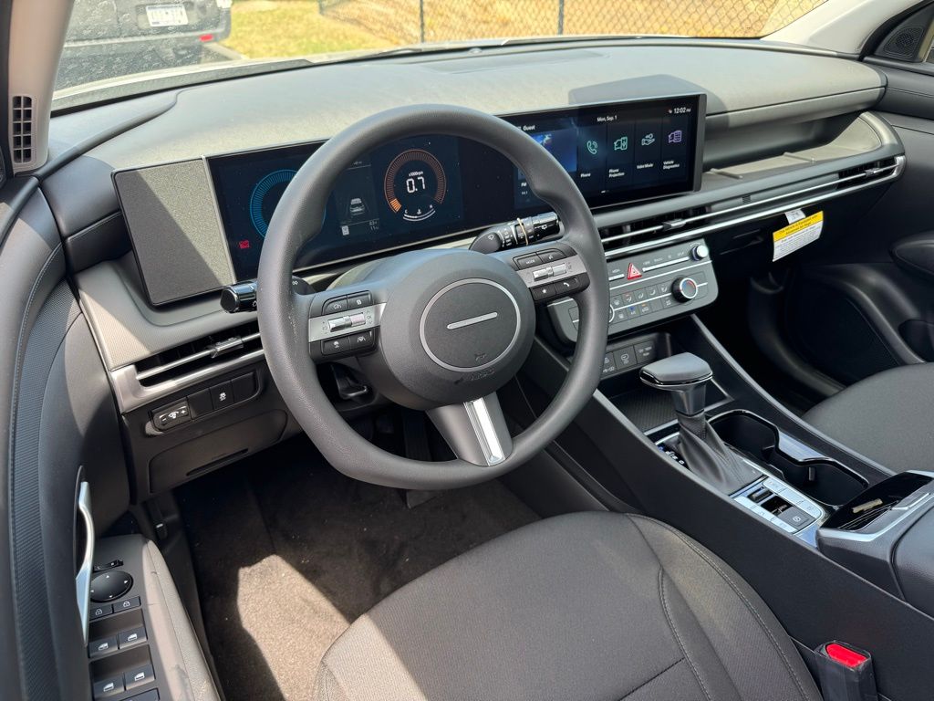 2026 Hyundai Tucson SE photo 2