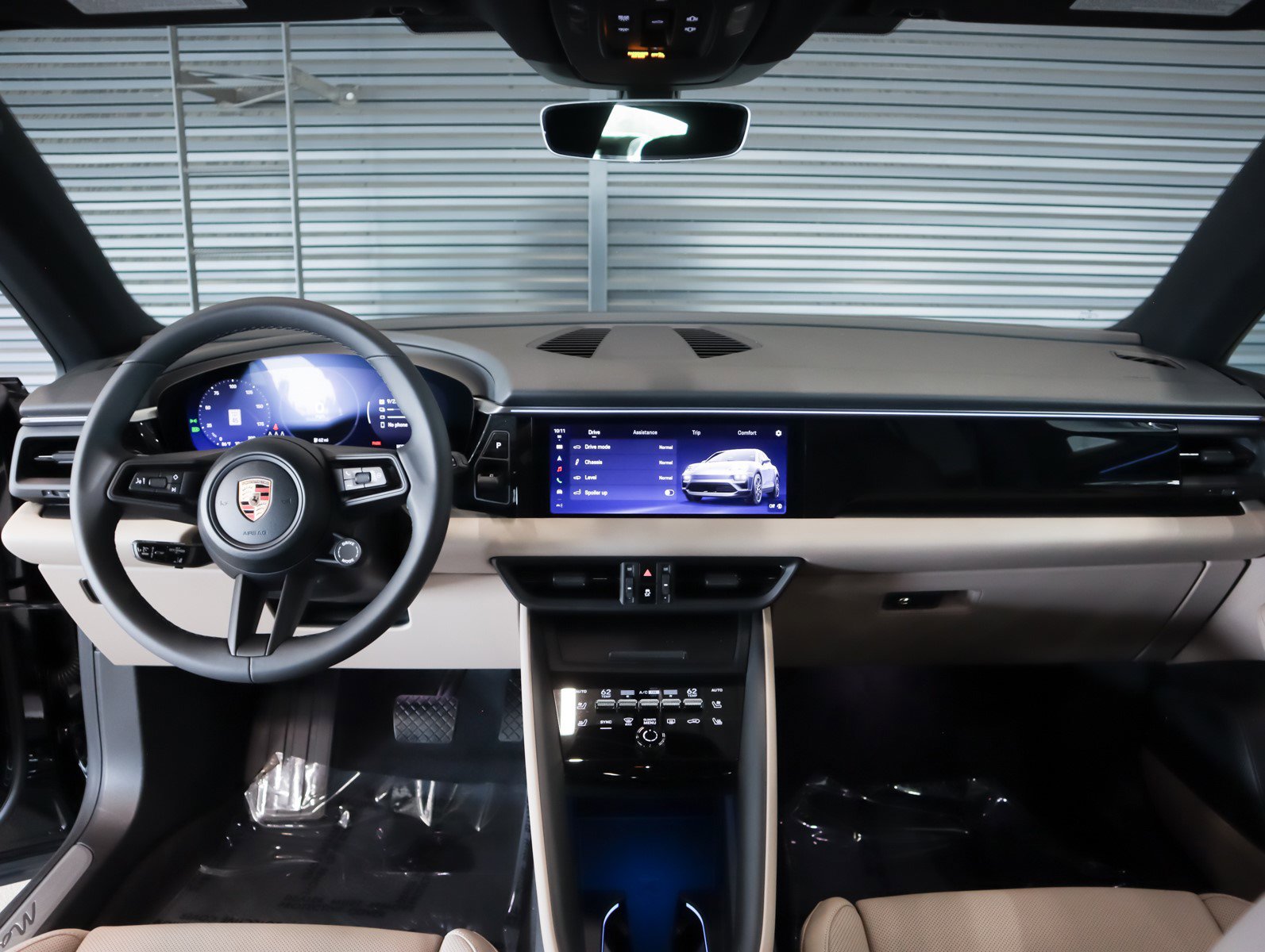 2025 Porsche Macan Electric 4 photo 17
