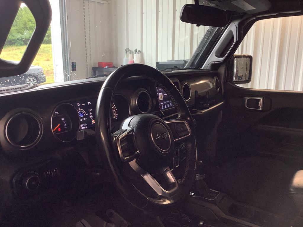 2020 Jeep Wrangler Unlimited Sahara photo 23