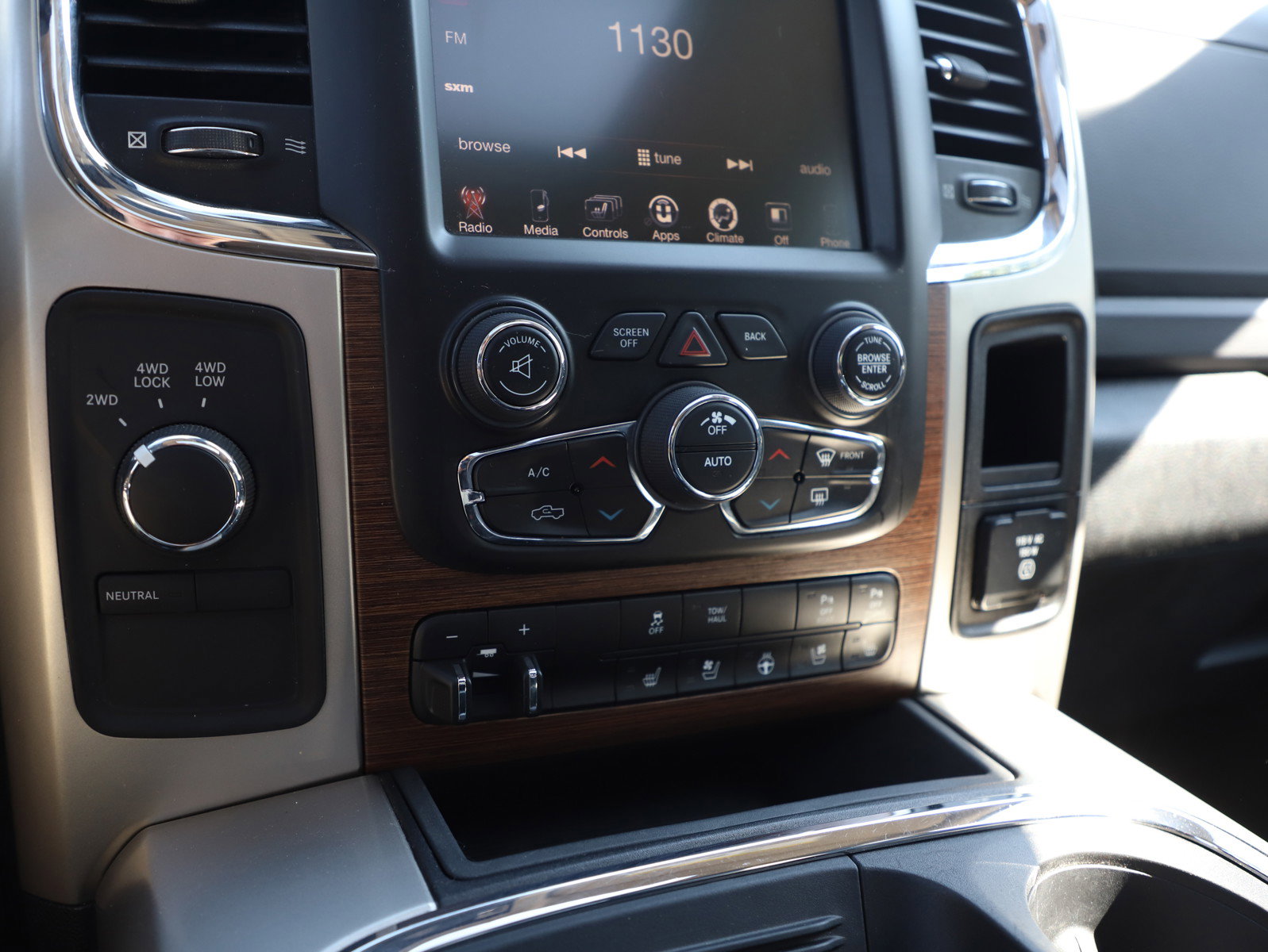 2016 Ram 2500 Laramie photo 15