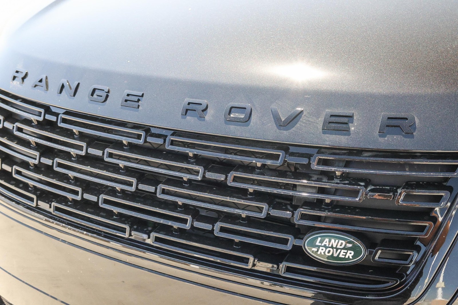 2026 Land Rover Range Rover Velar SE photo 11