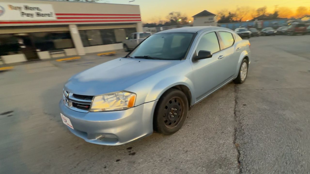 2013 Dodge Avenger SE photo 2