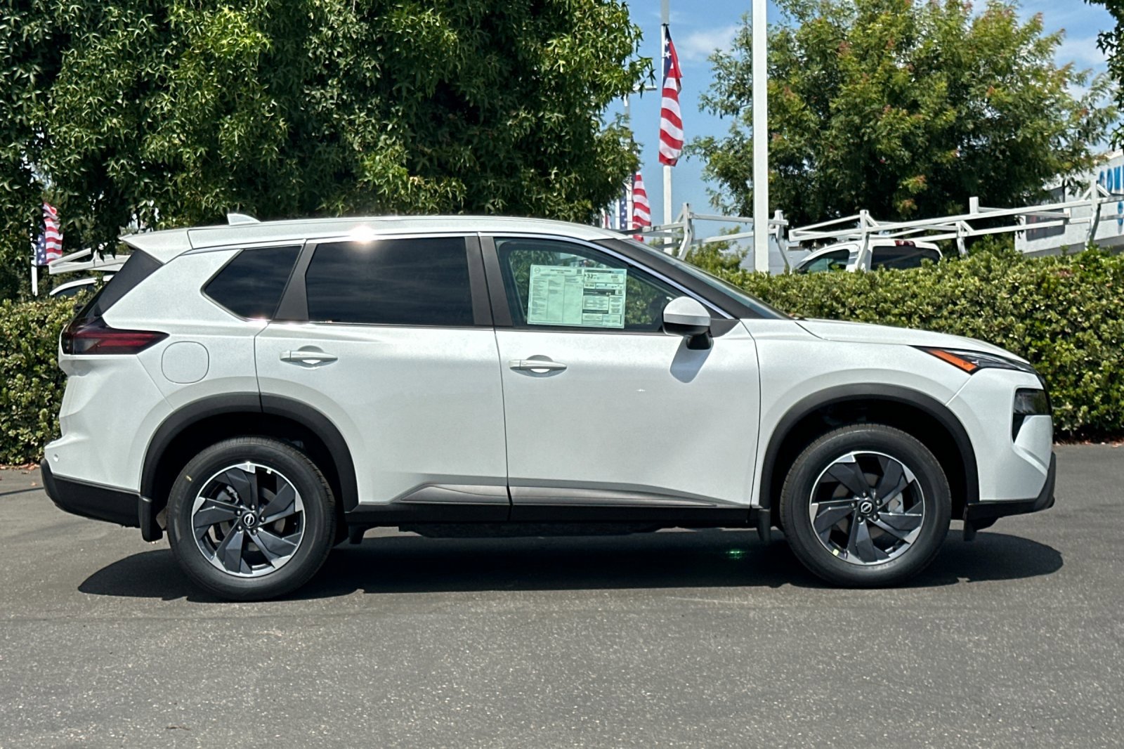 2026 Nissan Rogue SV photo 2