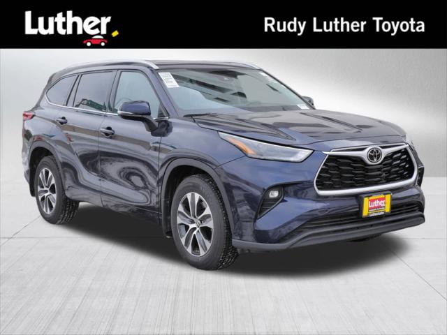 2022 Toyota Highlander XLE's photo