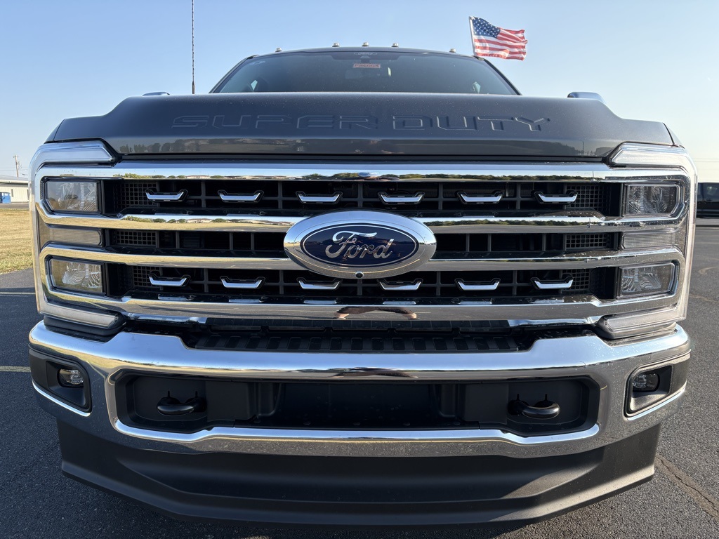 2026 Ford F-350 Lariat photo 3