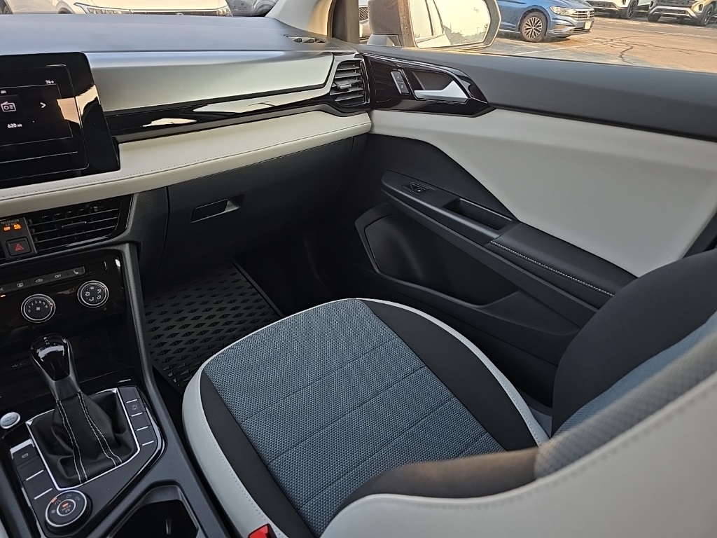 2025 Volkswagen Taos S photo 18