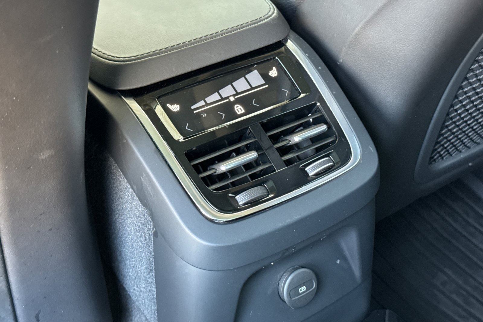 2024 Volvo XC90 Recharge T8 Plus photo 13