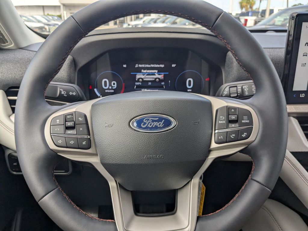 2025 Ford Explorer photo 29