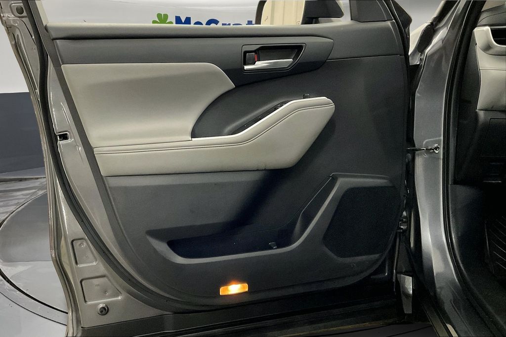 2021 Toyota Highlander Hybrid XLE photo 22
