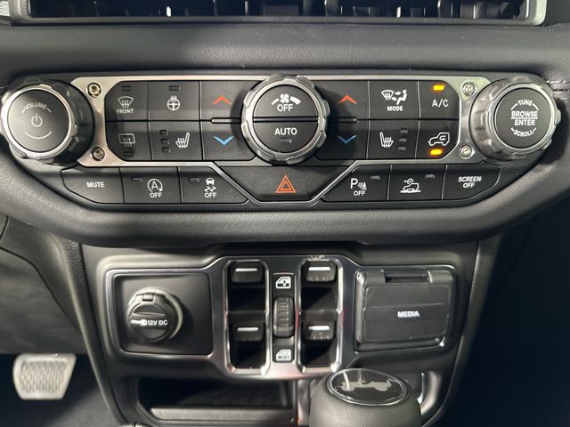 2025 Jeep Wrangler Sahara photo 16