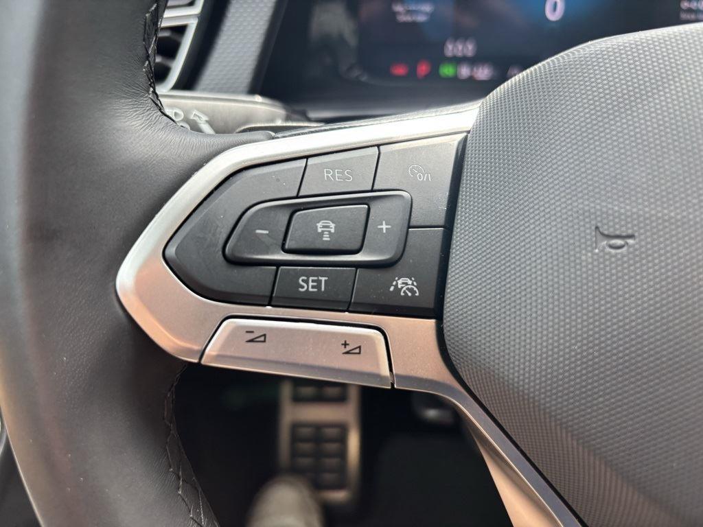 2024 Volkswagen Atlas Cross Sport SEL R-Line photo 15