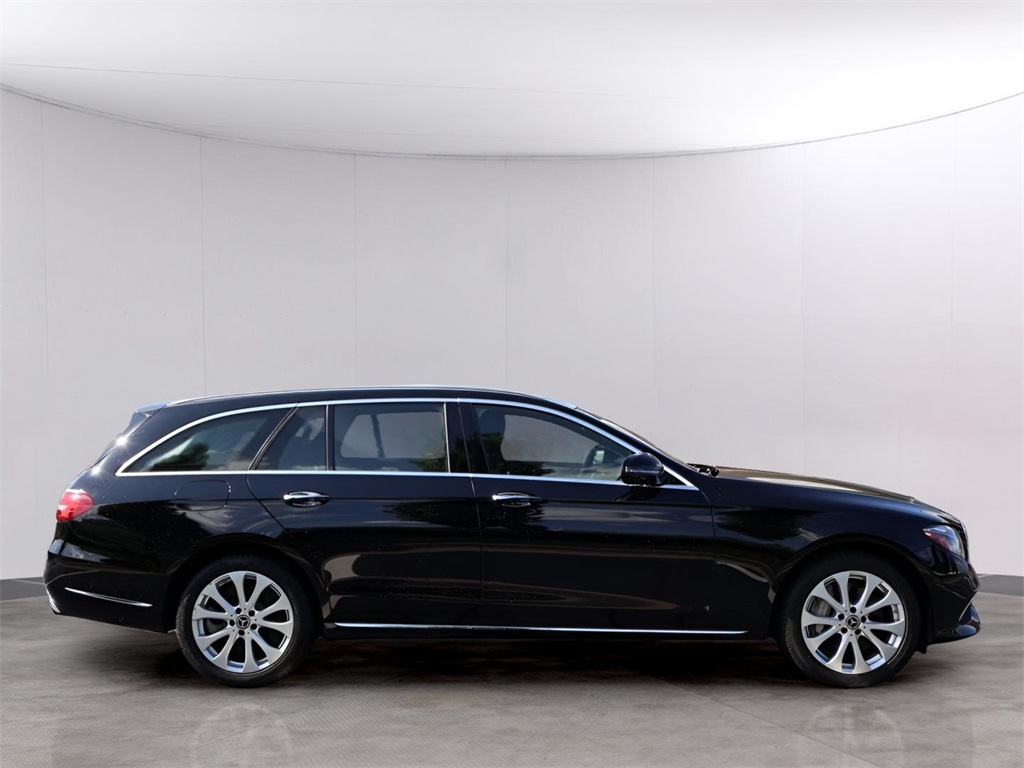 2017 Mercedes Benz E 400 4MATIC photo 4