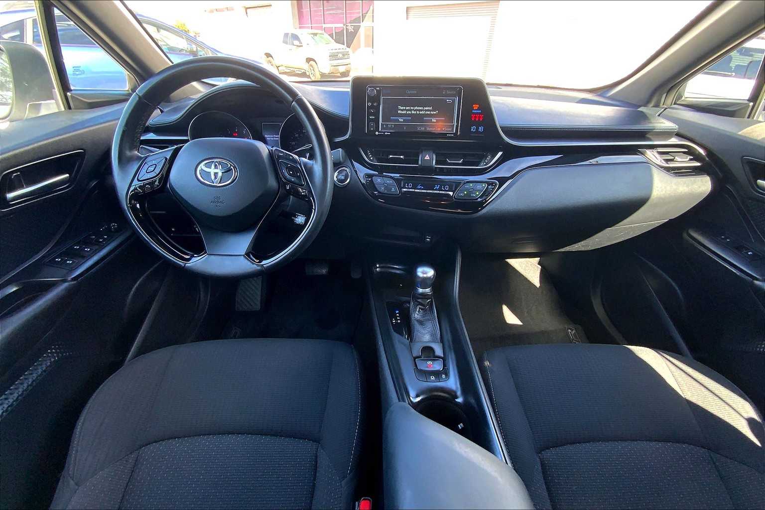 2018 Toyota C-HR XLE photo 13