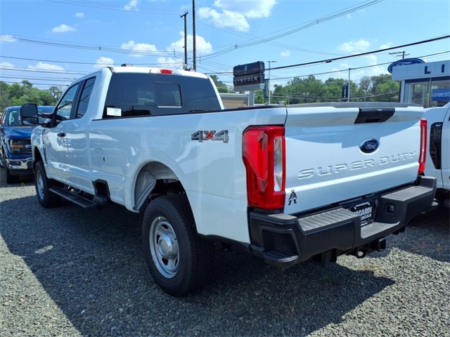 2025 Ford F-350 photo 3