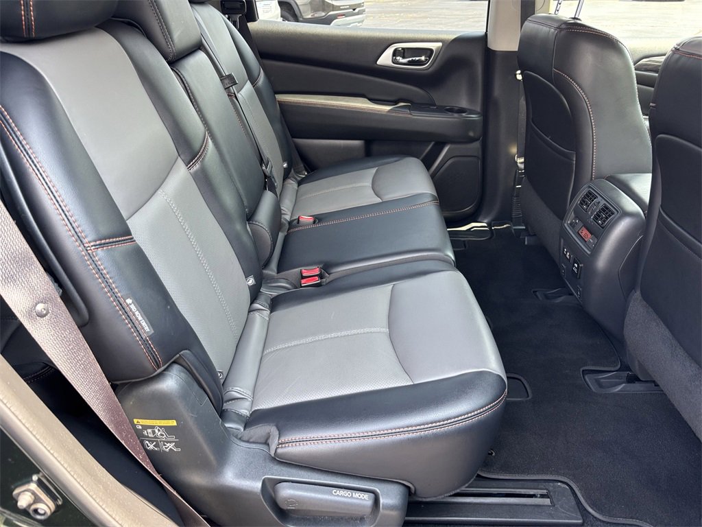 2019 Nissan Pathfinder SL photo 25