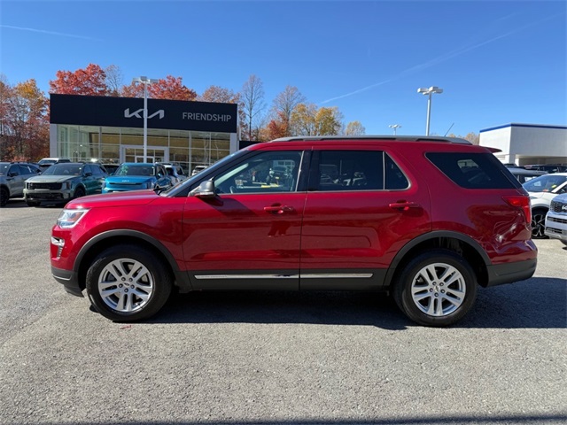 2019 Ford Explorer XLT photo 2