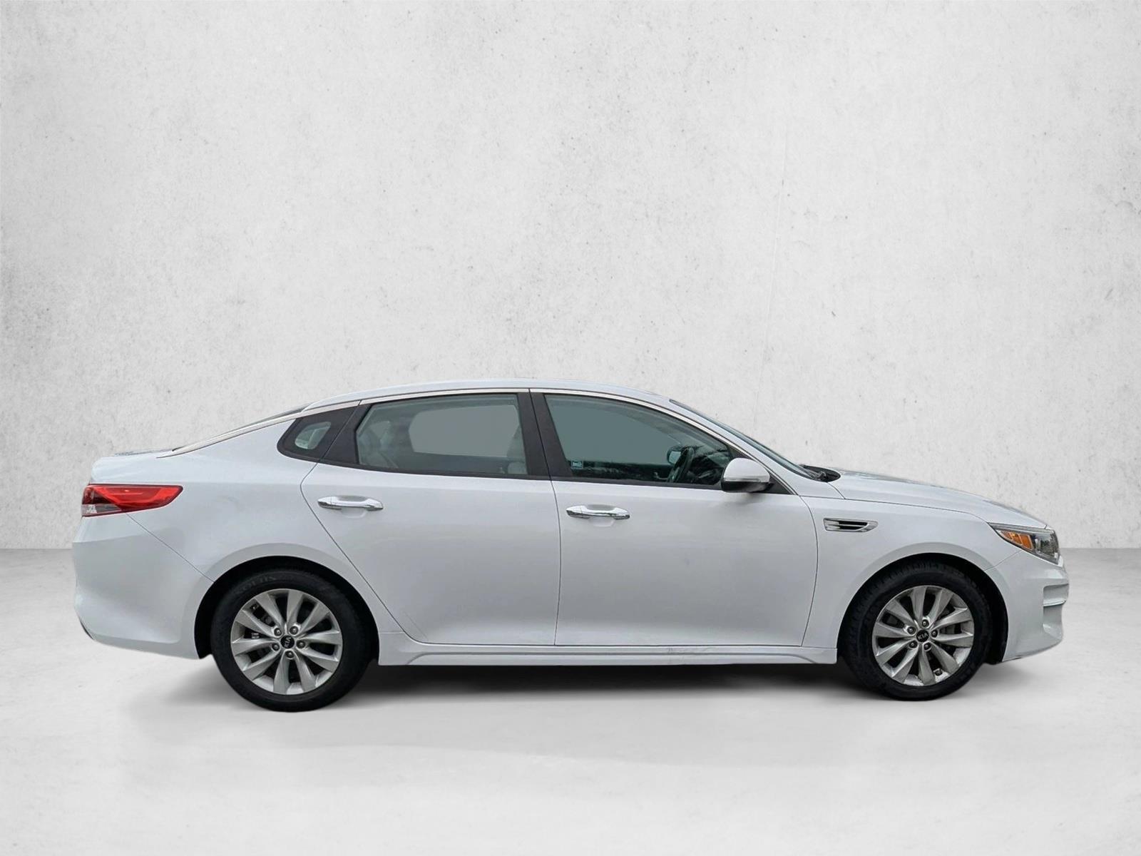 2018 Kia Optima LX photo 4