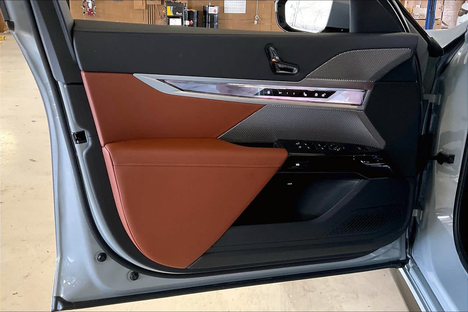 2025 Bmw 750e 750e xDrive photo 10