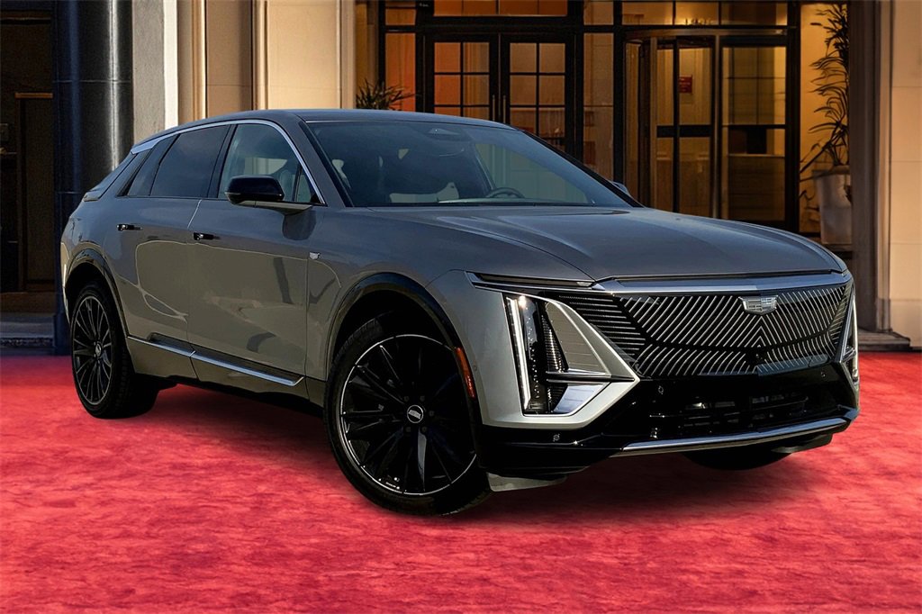 2025 Cadillac Lyriq Luxury photo 2