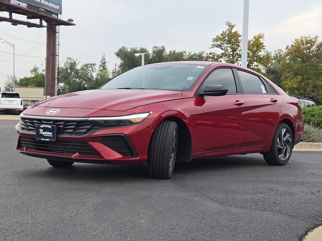 2025 Hyundai Elantra SEL Sport photo 5
