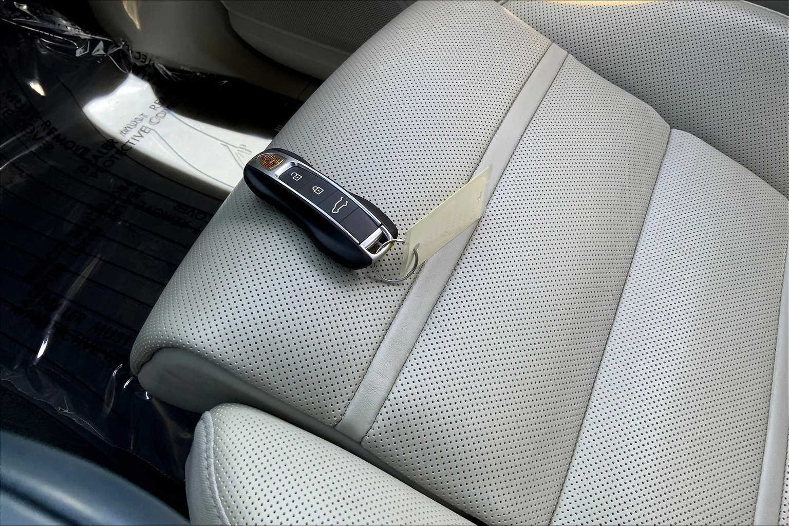 2022 Porsche Cayenne Base photo 13