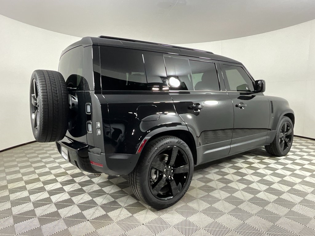 2026 Land Rover Defender 110 S photo 2