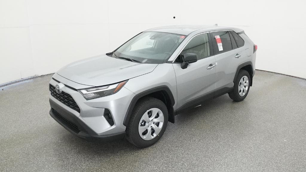 2025 Toyota RAV4 LE's photo