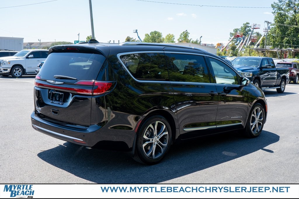 2026 Chrysler Pacifica Pinnacle photo 6