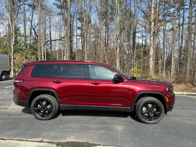 2025 Jeep Grand Cherokee Altitude photo 3
