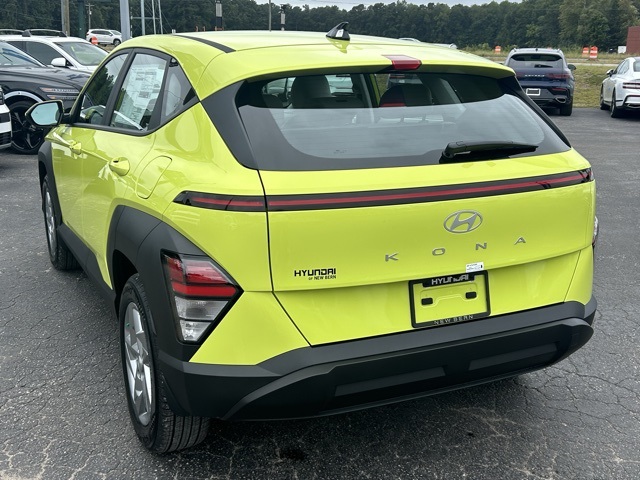 2026 Hyundai Kona SE photo 2