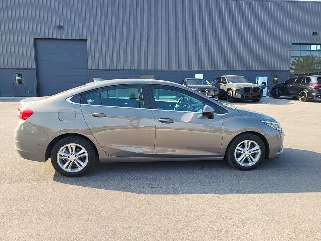 2018 Chevrolet Cruze LT photo 2